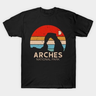 Arches National Park Utah - Vintage Sunset T-Shirt